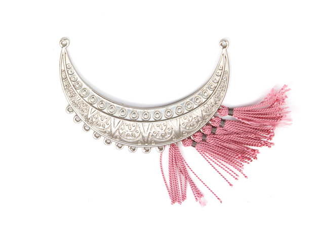 ABT-20170810-05-lunasa-crescent-necklace-with-pink-tassels-step-05